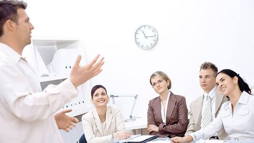 保险公司的理财规划师是做什么的?与保险业务员相似吗?